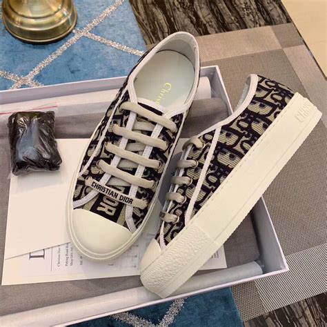 walk n dior sneaker